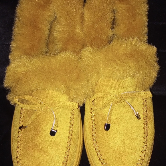 Comfy MOCCASINS - Picture 5 of 14